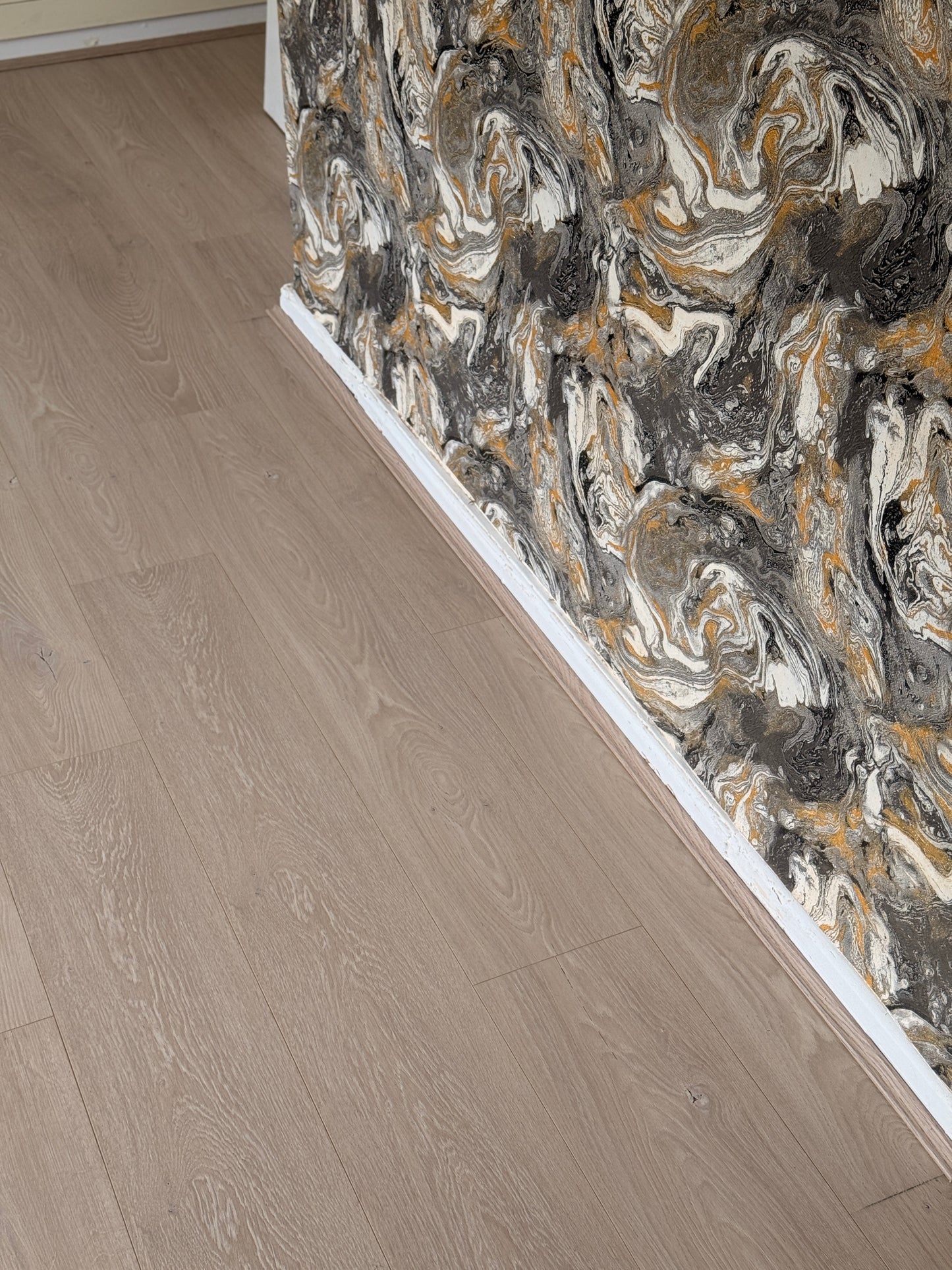 Pearl Oak 12mm Laminate