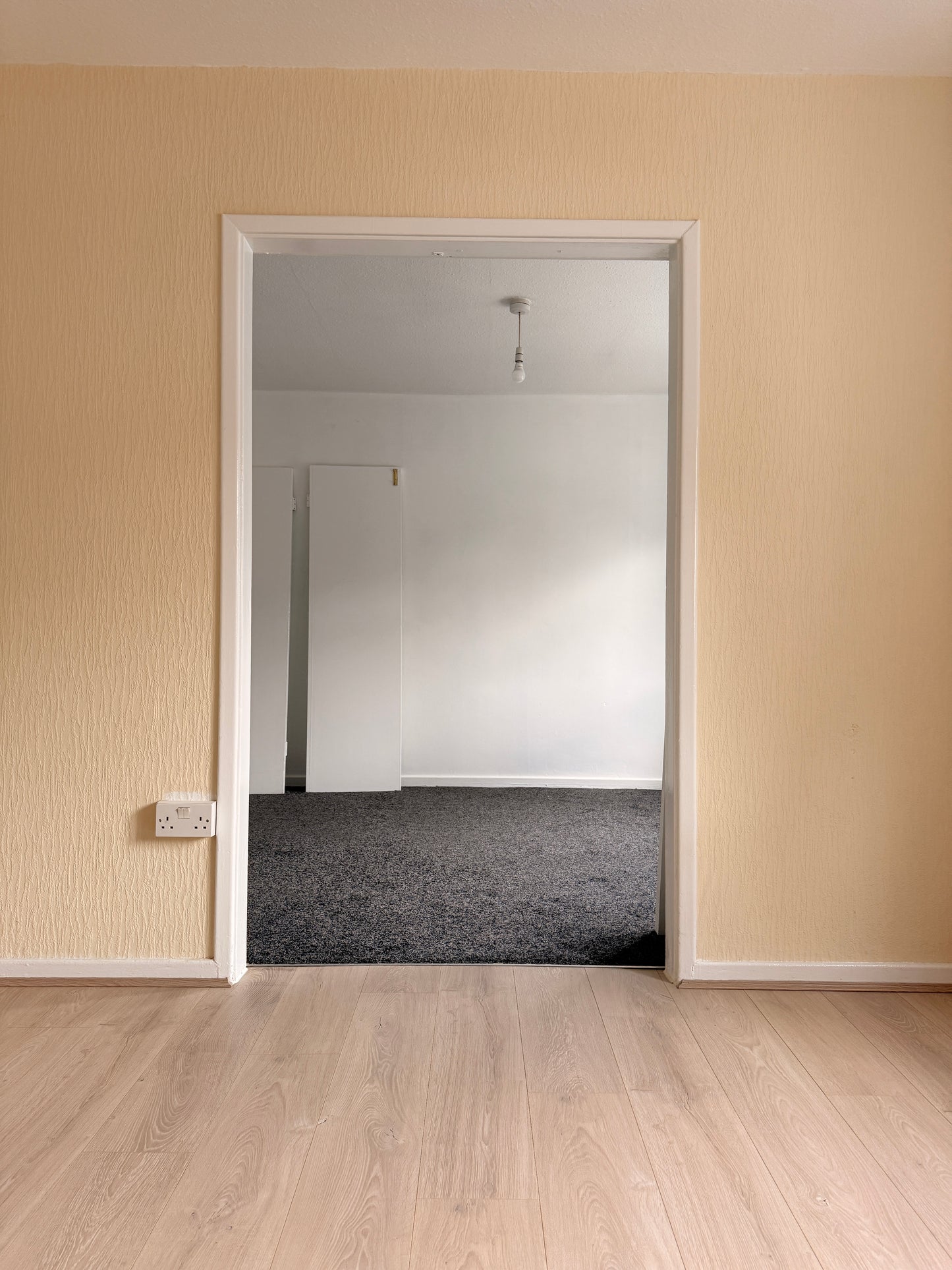 Pearl Oak 12mm Laminate