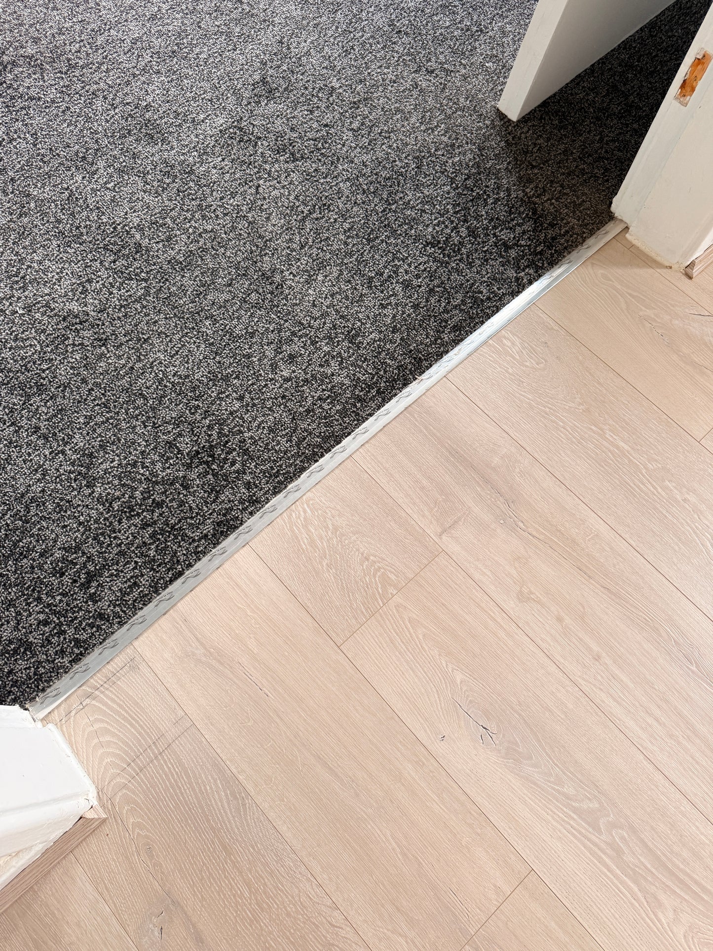 Pearl Oak 12mm Laminate