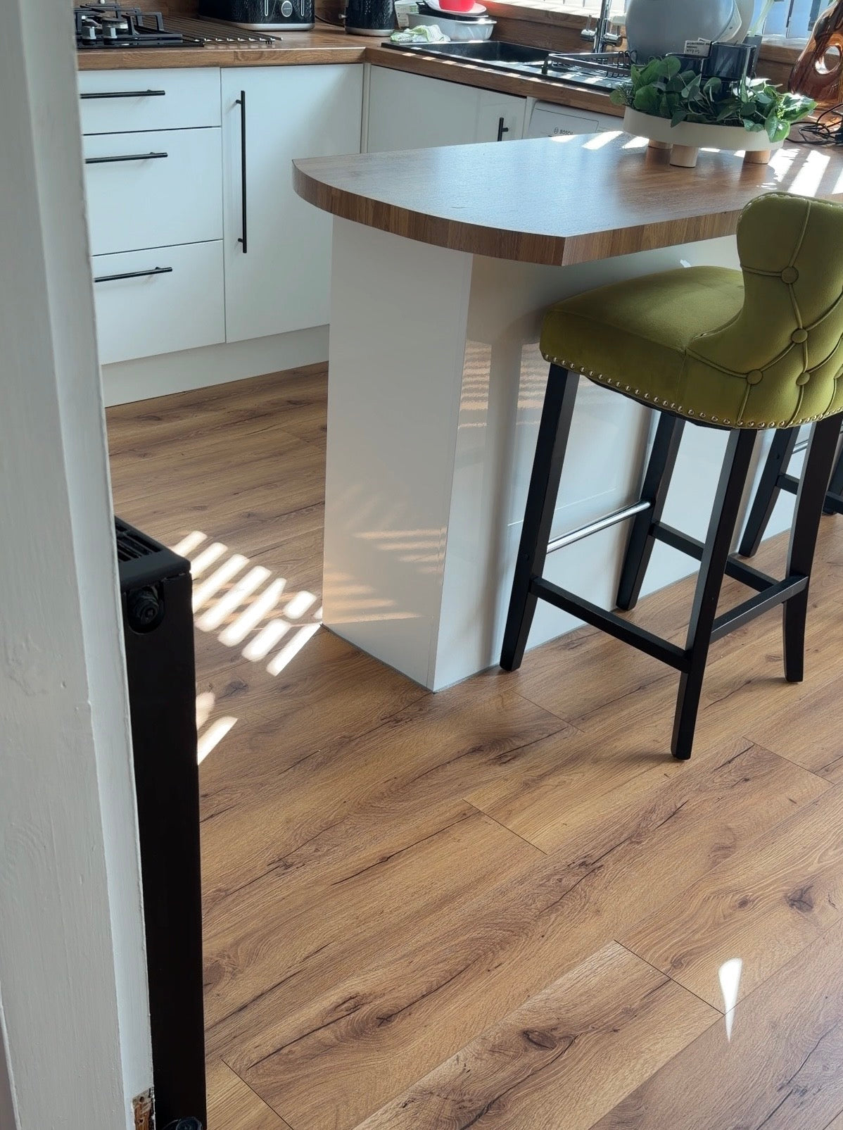 Oak Robust Fumed 12mm Laminate