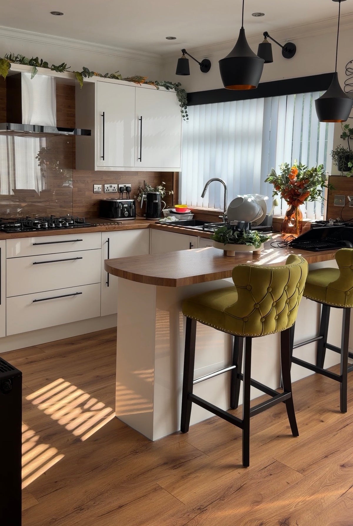 Oak Robust Fumed 12mm Laminate