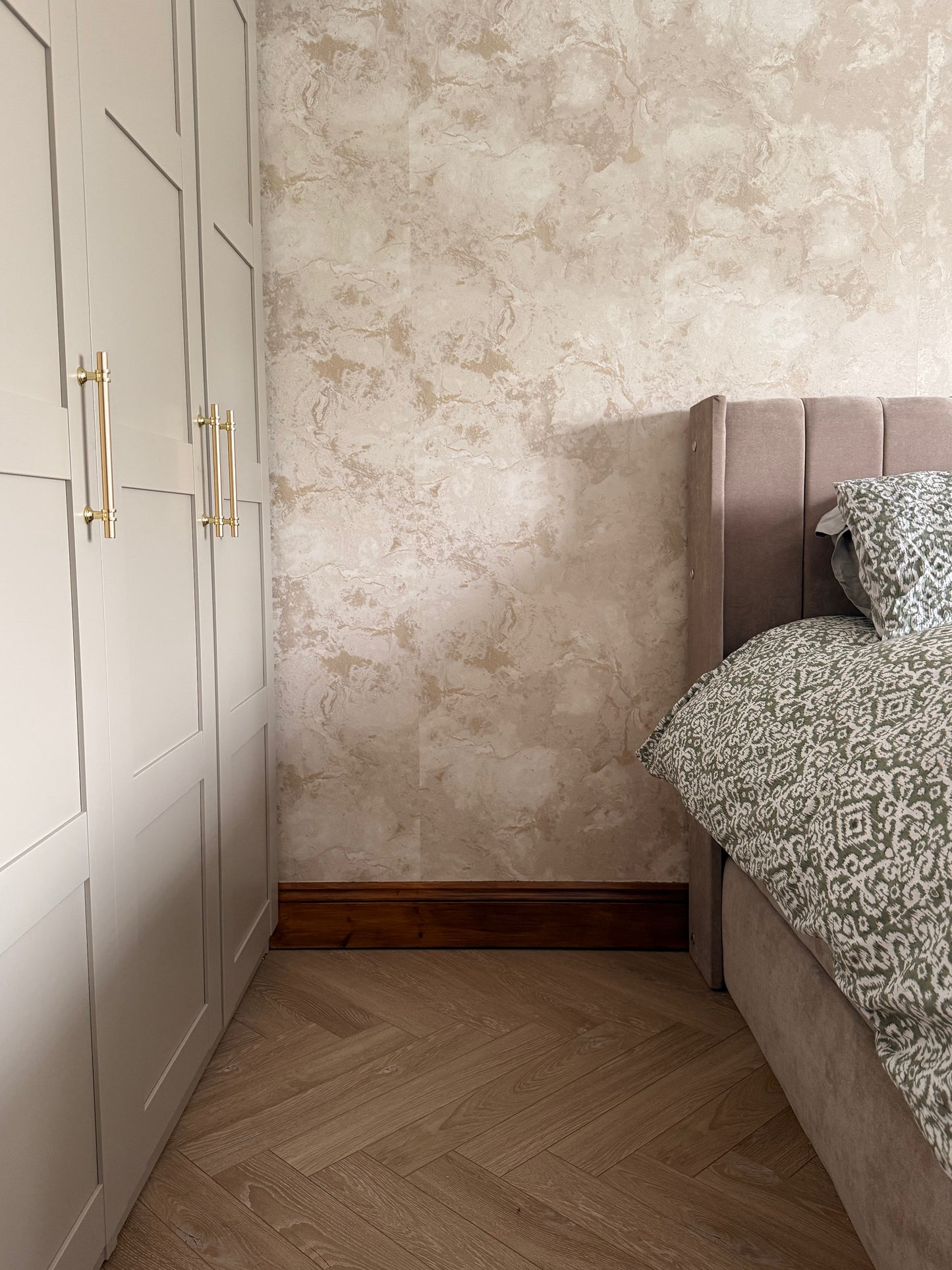 Dessert Oak Herringbone Laminate