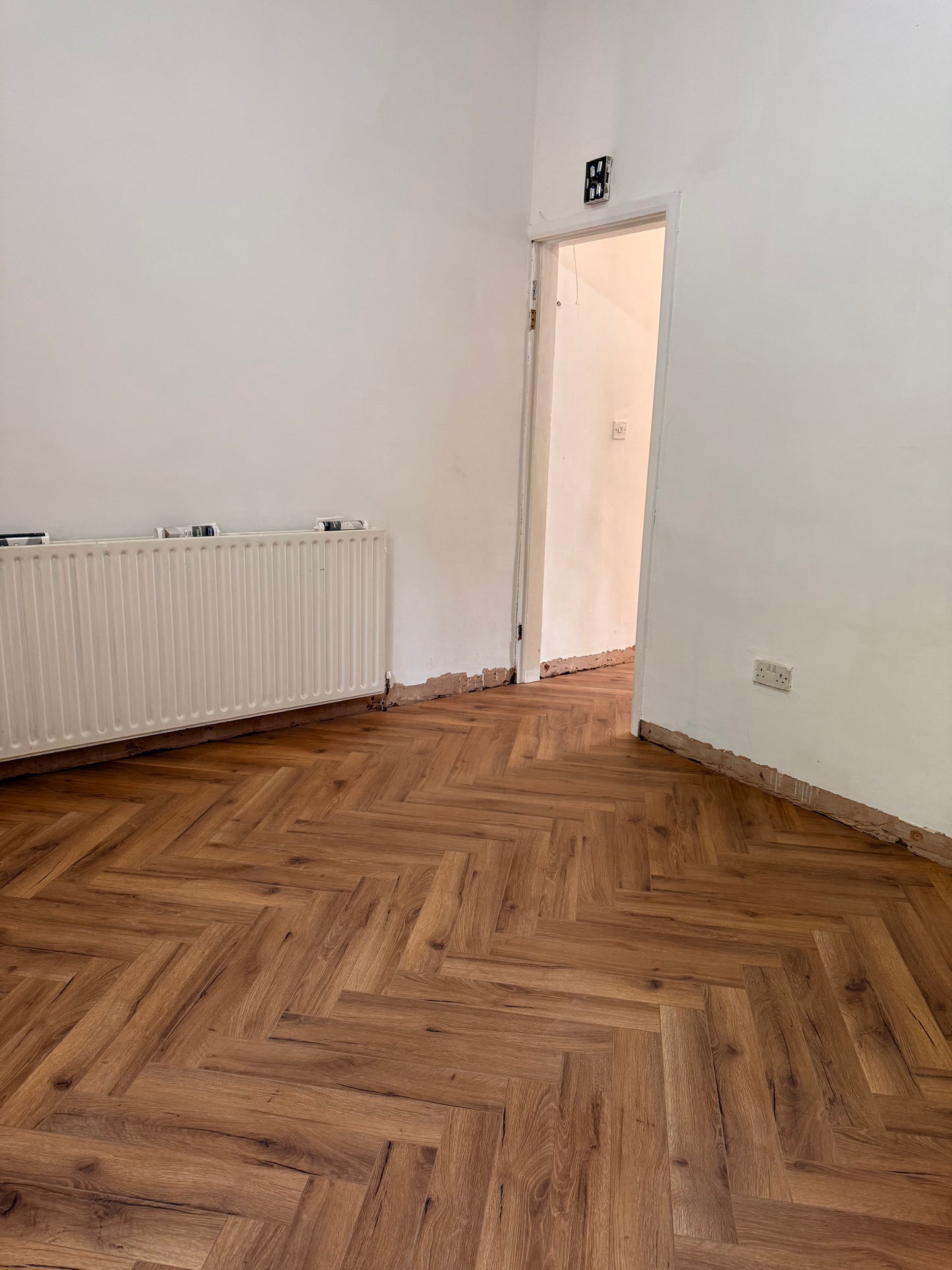 Oak Robust Fumed Herringbone Laminate