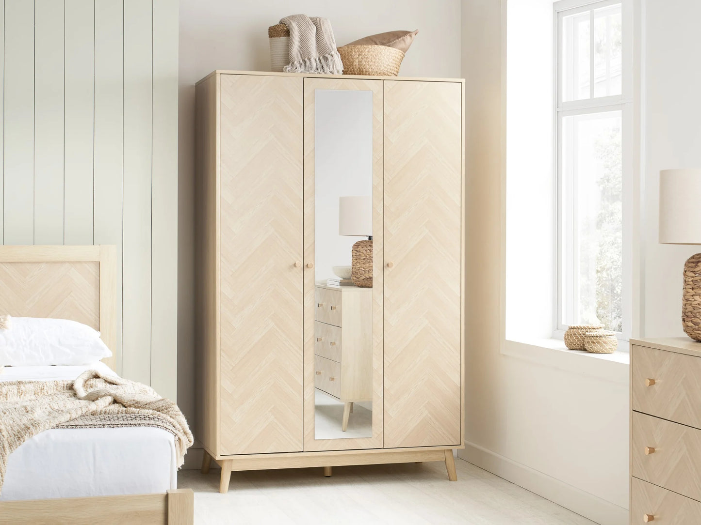 Herringford 3 Door Wardrobe With Mirror